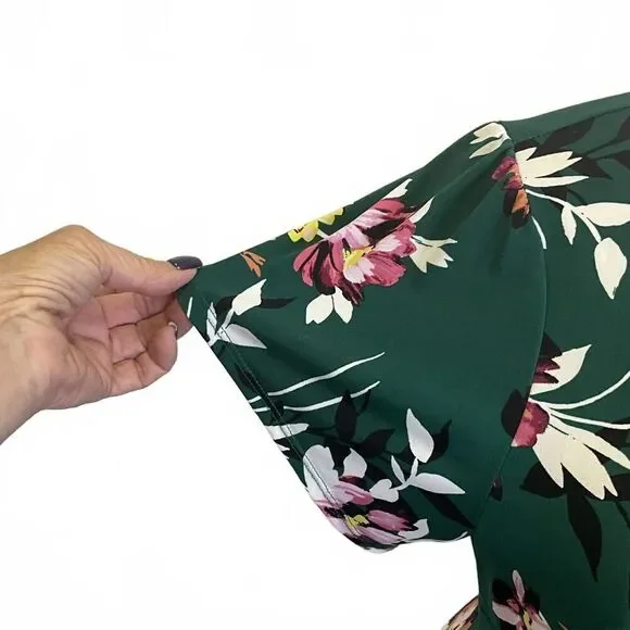 Torrid Women's Size 3, 2XL Green Floral Faux Wrapped Tunic Short Sleeve - Picture 3 of 12